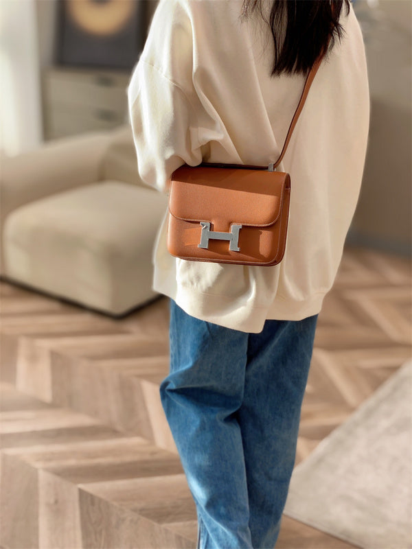 Interior view of streamlined premium bag