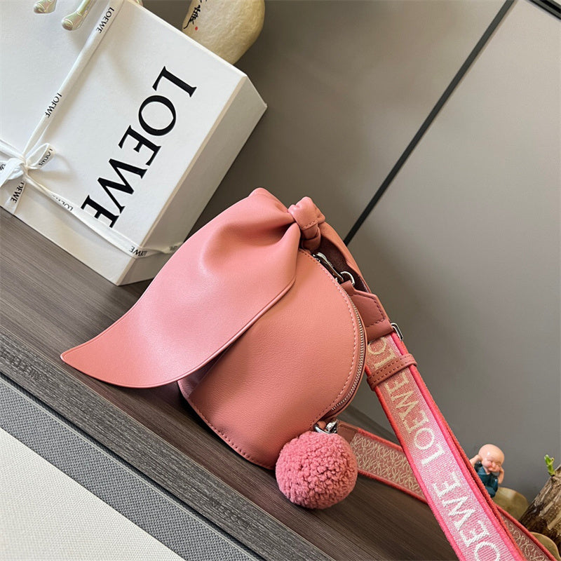 Ziva's Charm handbag – close-up view (18cm*16.5cm*9cm)