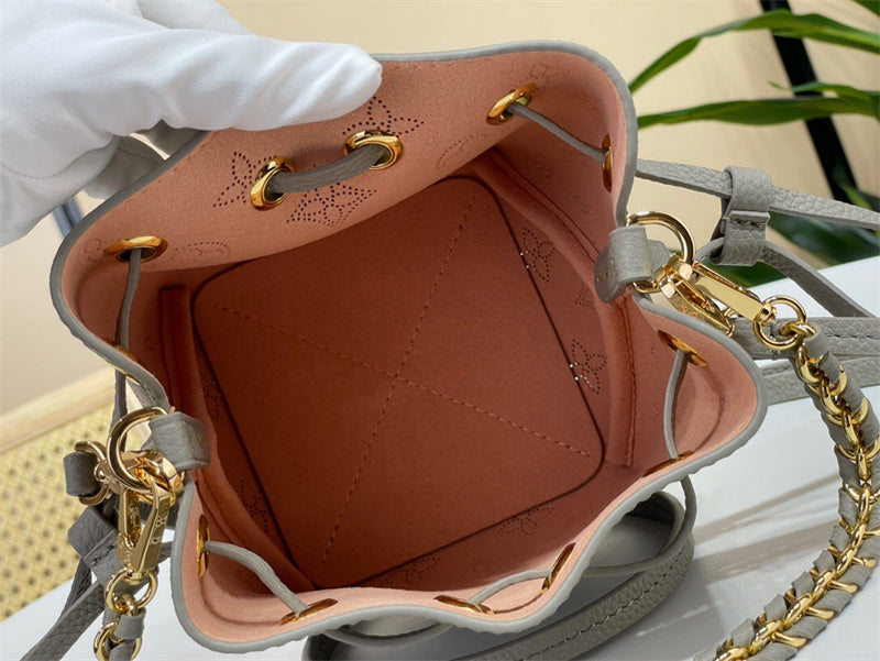  Classic everyday bag front view 7