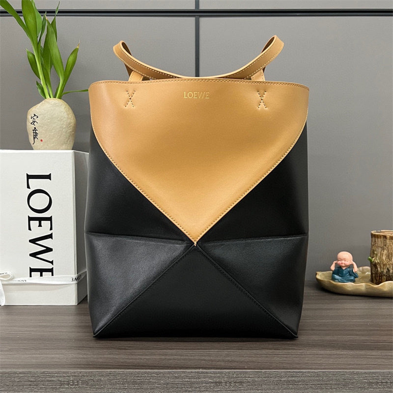 Ziva's Charm handbag – close-up view (42cm*18cm*41cm)