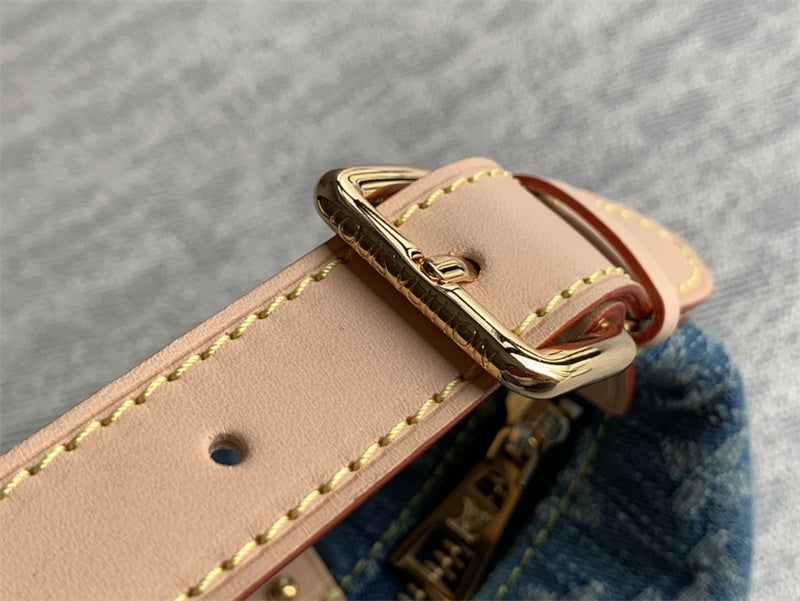  Refined tote bag carried on shoulder 16