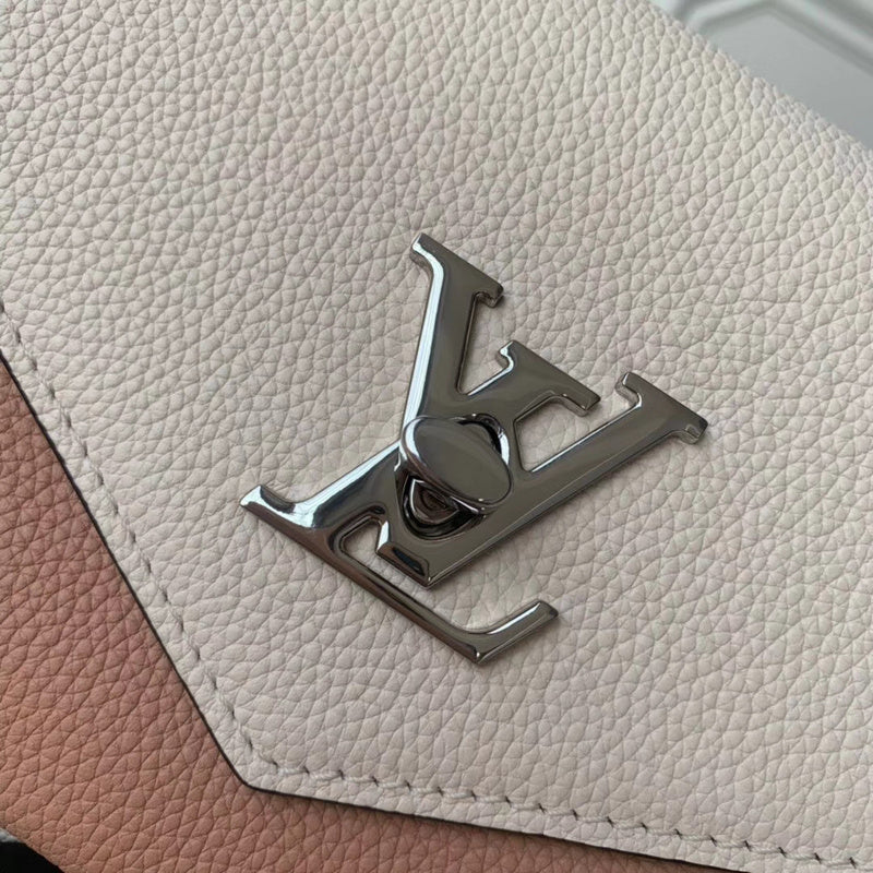 Close-up detail of chic classic women's handbag – women's luxury handbag
