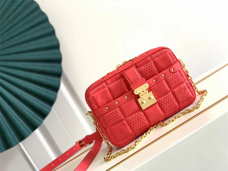  clean-lined everyday bag styled with outfit 12
