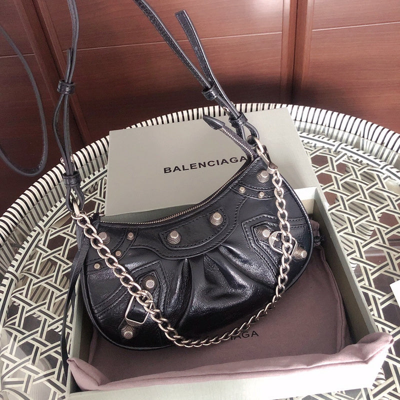 Front view of statement everyday-luxe women's handbag – women's premium purse