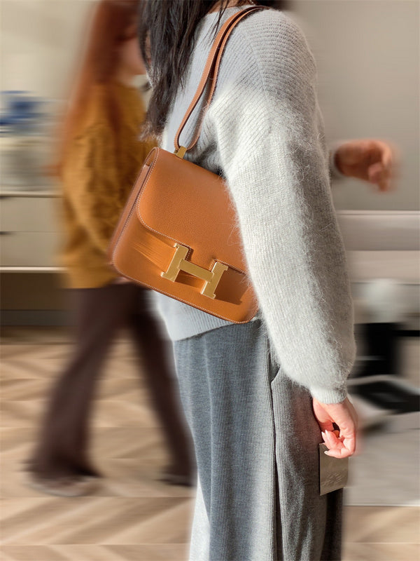 Close-up detail of streamlined bag design