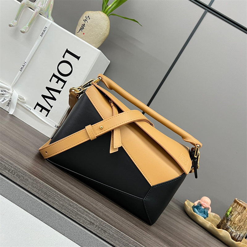 Ziva's Charm handbag – interior view (24cm*10.5cm*16cm)