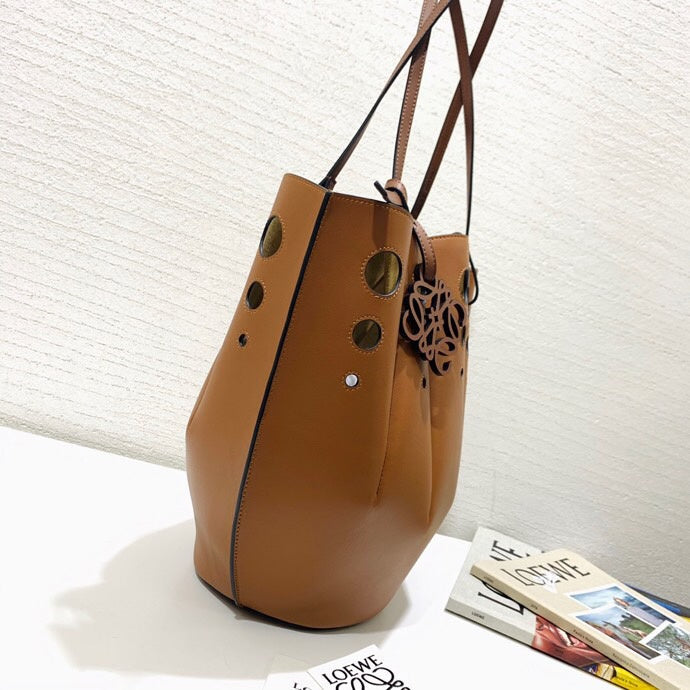 Ziva's Charm handbag – front view (39cm*34.5cm*16cm)