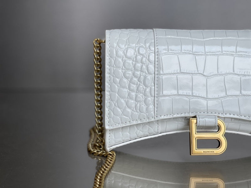 Zivas Charm Modern Minimalist Look Statement Handbag (Effortless Style Upgrade) – Back View