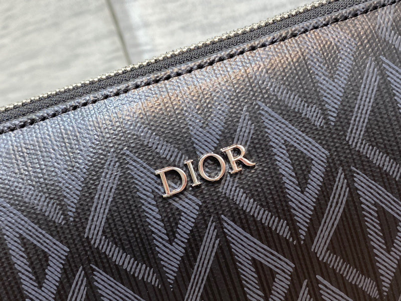 Close-up detail of structured premium women's handbag – women's designer-style accessory