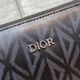 Close-up detail of structured premium women's handbag – women's designer-style accessory
