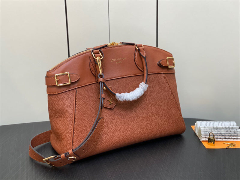  Refined tote bag front view 7