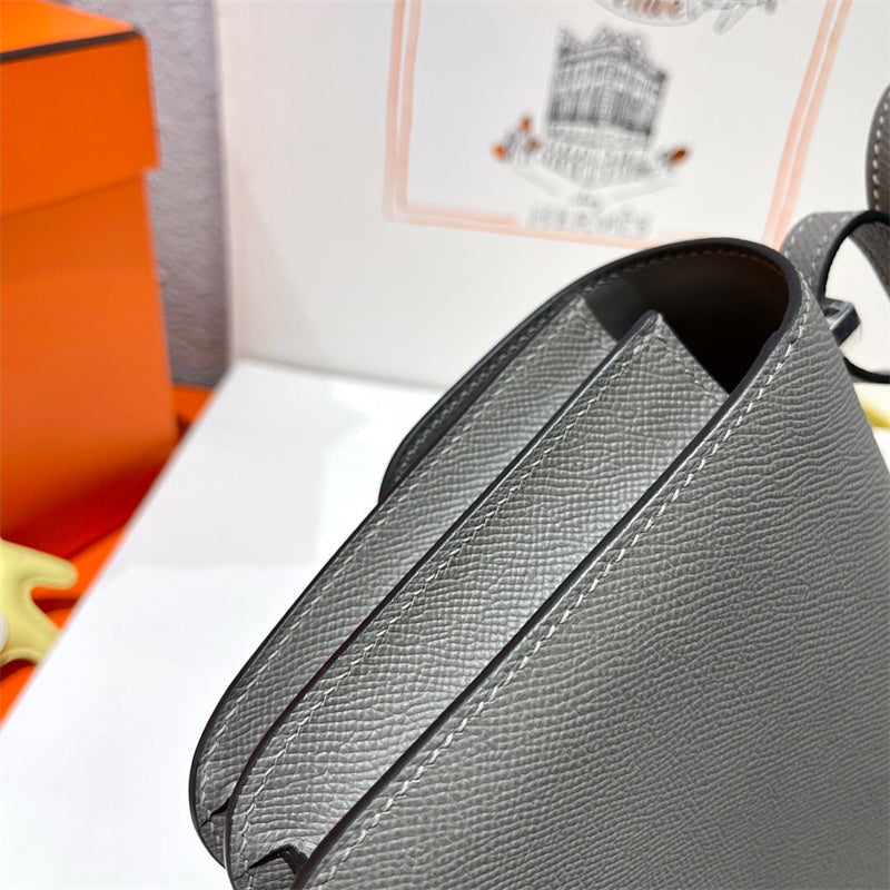  Chic tote bag front view 7