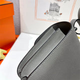  Chic tote bag front view 7