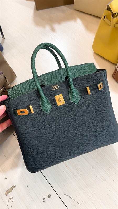  sleek carryall bag detail view showing craftsmanship