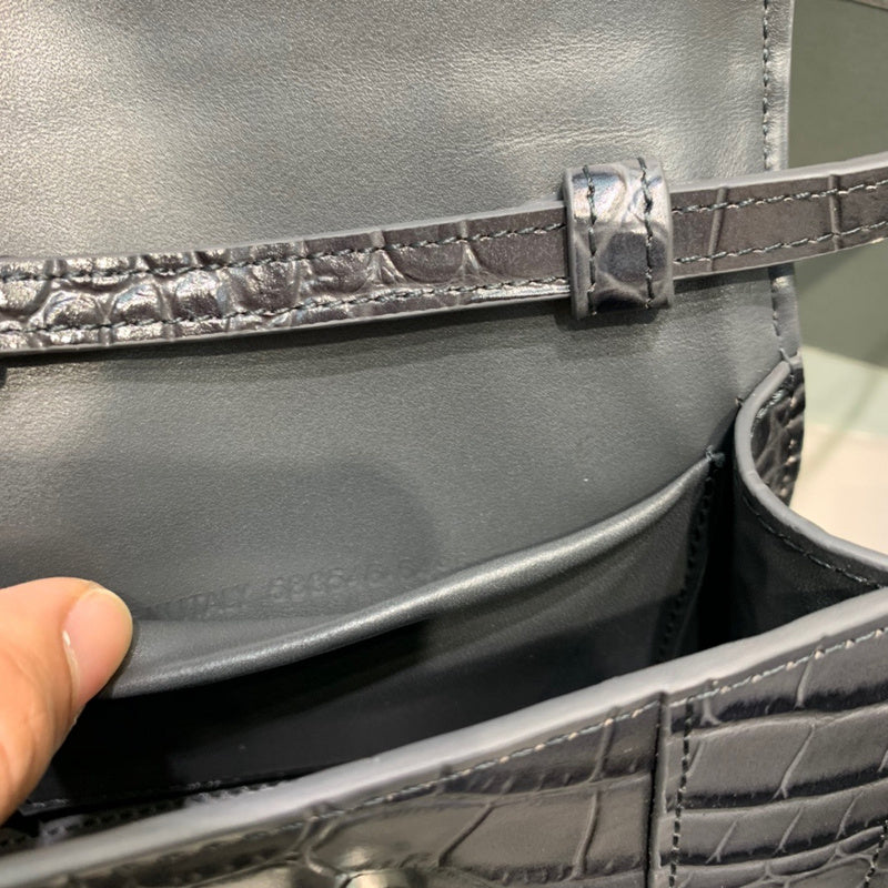 Timeless Premium PU Leather Handbag - Understated Luxury Look | Women's Everyday Carry Handbag #504 - texture close-up (image 9) of designer-inspired handbag
