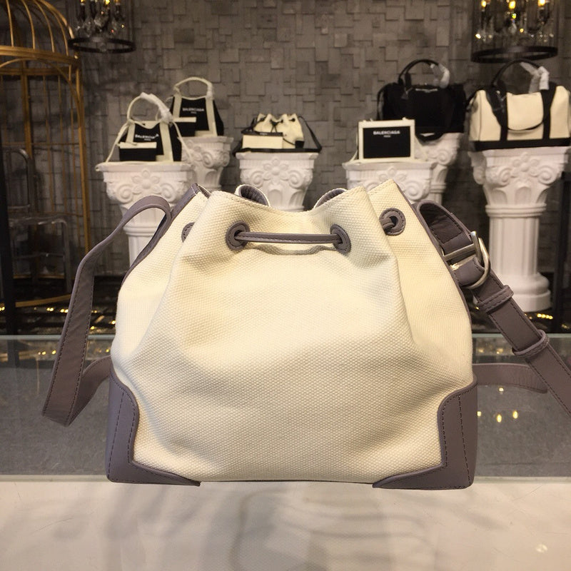 Effortless Faux Leather Handbag - Signature Hardware Accents | Women's Luxury Handbag #839 - close-up detail shot (image 3) of designer-inspired handbag
