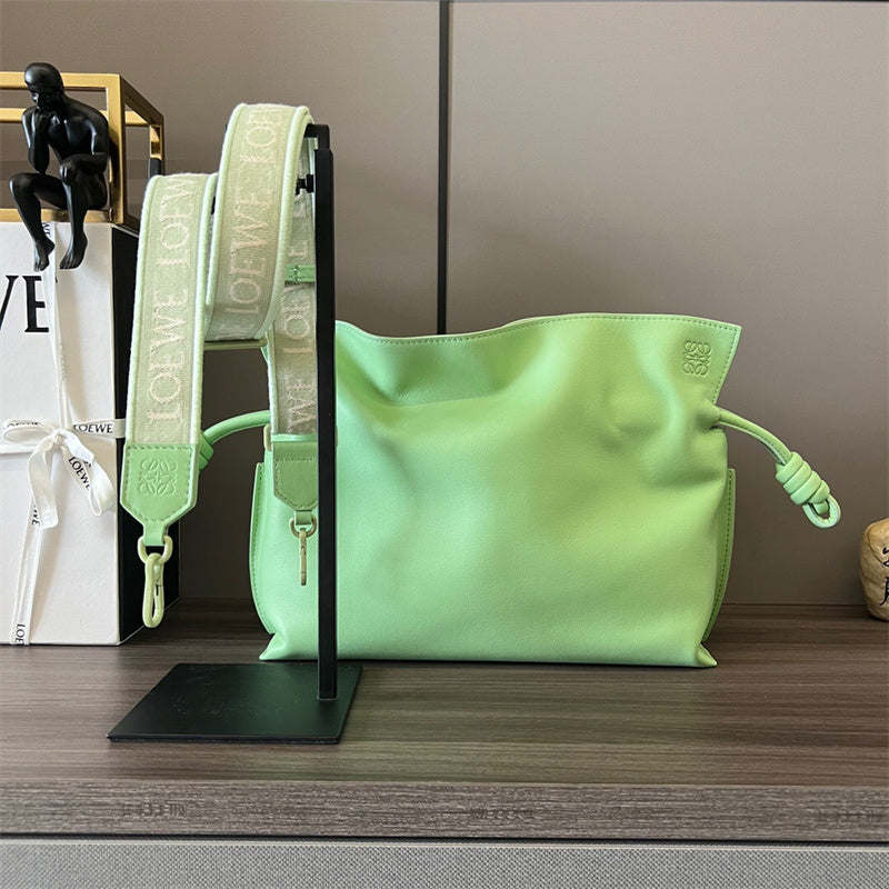 Ziva's Charm handbag – detail view (30cm*24.5cm*10.5cm)