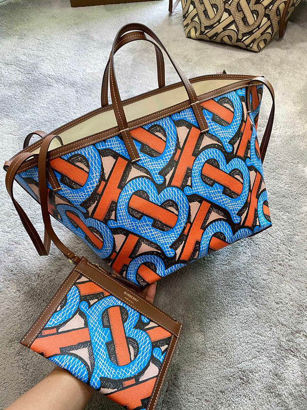 Ziva's Charm handbag – front view (one versatile size)