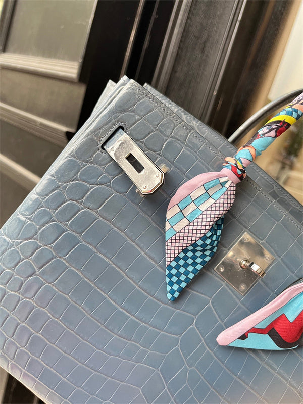  Tailored structured bag front view 13