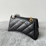 Zivas Charm Modern Edge Statement Handbag (Elevated Daily Companion) – Close-Up Detail