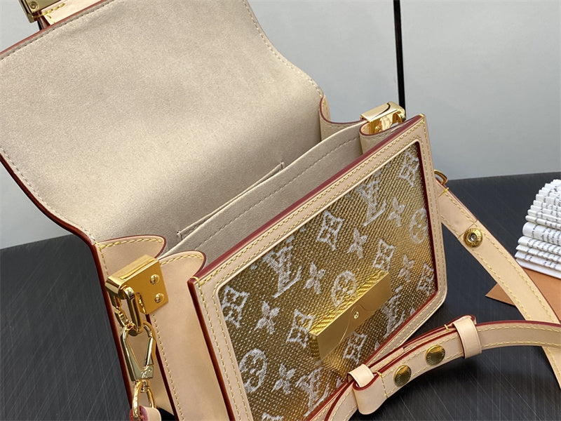  smart carryall bag styled with outfit 18