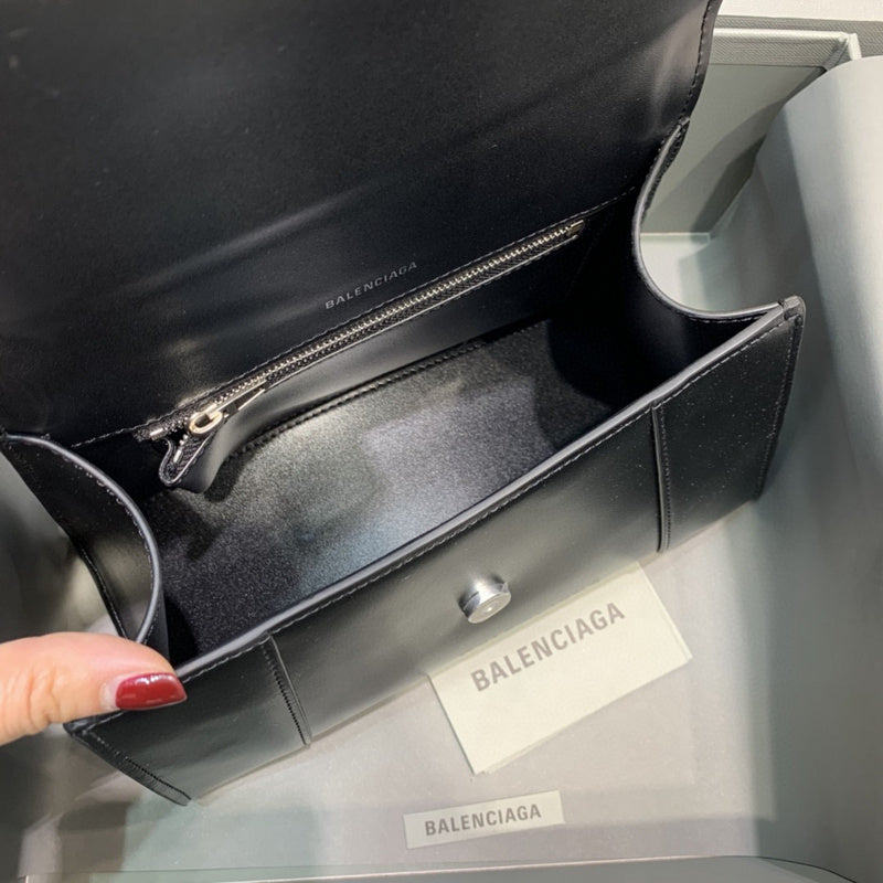 Zivas Charm Signature Style Premium Handbag (Premium Everyday Carry) – Detail View
