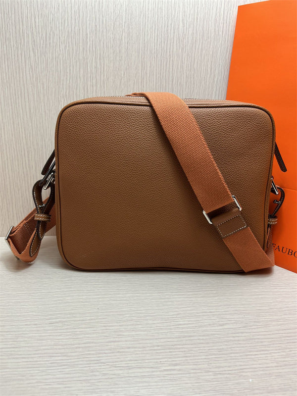  Clean-Lined structured bag front view