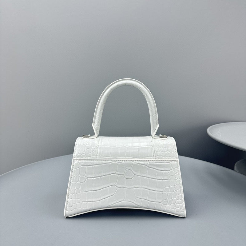 Zivas Charm Effortless Elegance Statement Handbag (Modern Wardrobe Staple) – Full Silhouette