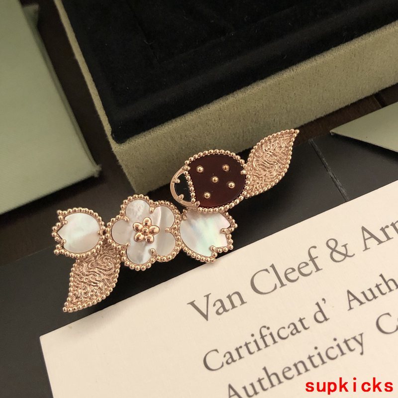 Close-up detail view of Van Cleef & Arpels unisex jewelry piece