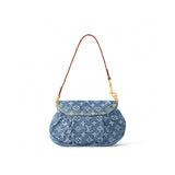  chic everyday bag styled with outfit
