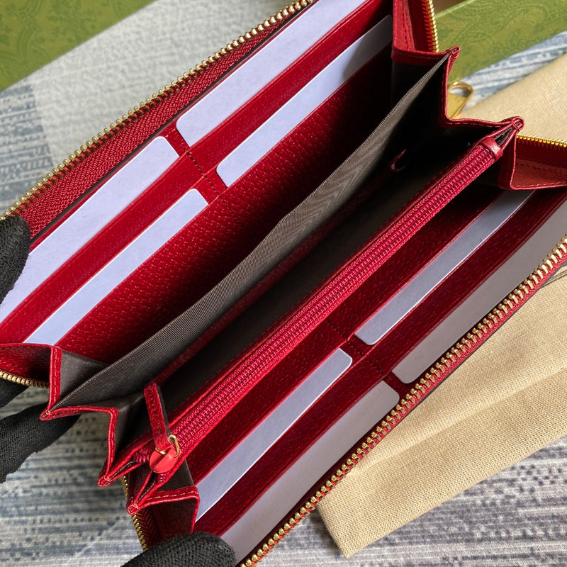 Close-up detail of premium polished women's handbag – women's everyday handbag