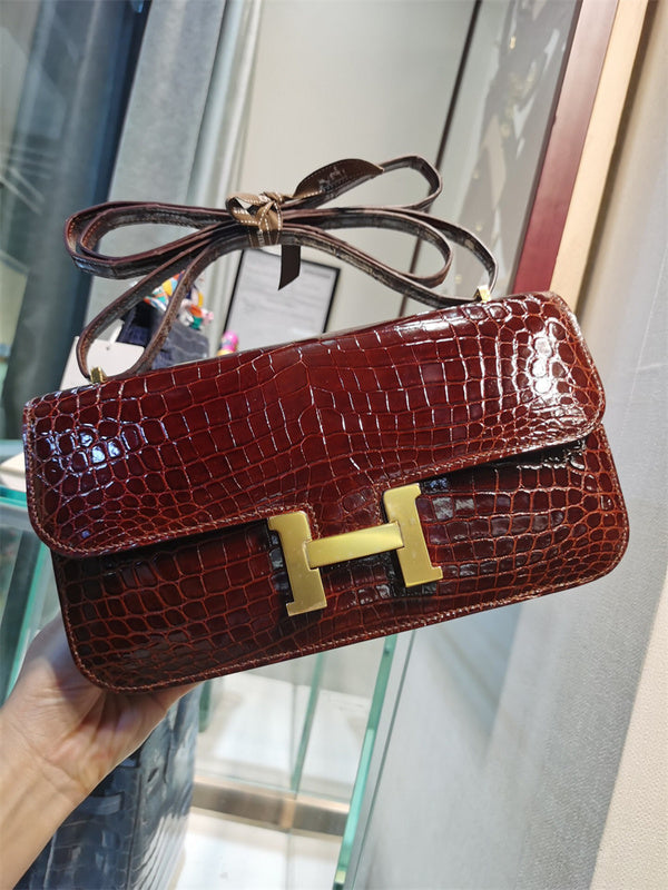  Tailored carryall bag carried on shoulder