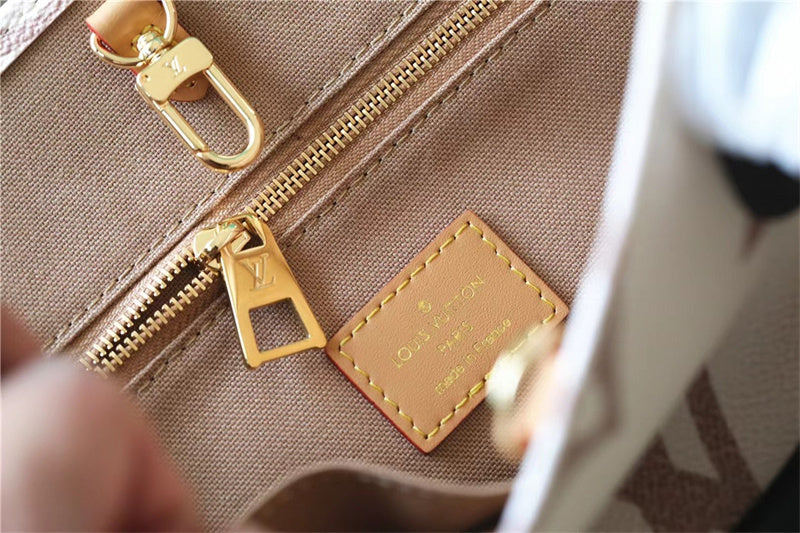  crossbody bag interior and compartment view 9