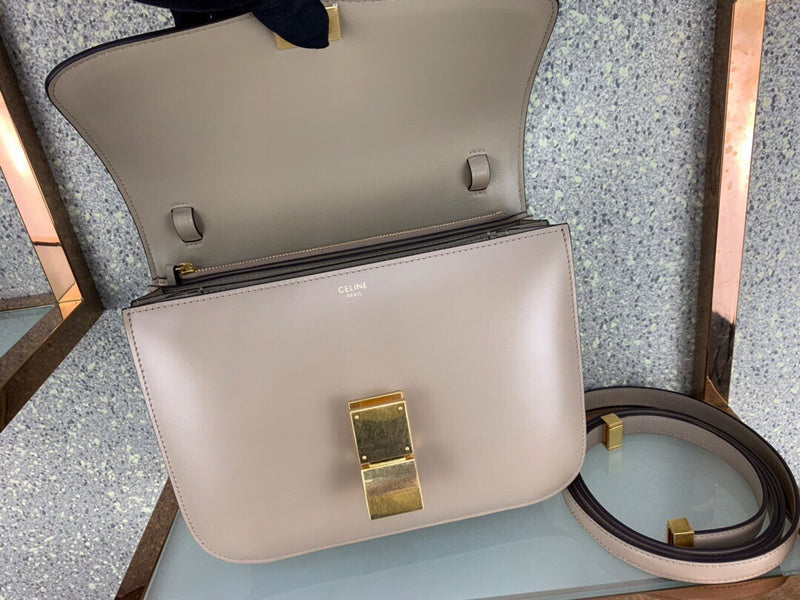 Front view of modern classic women's handbag – women's luxury accessory
