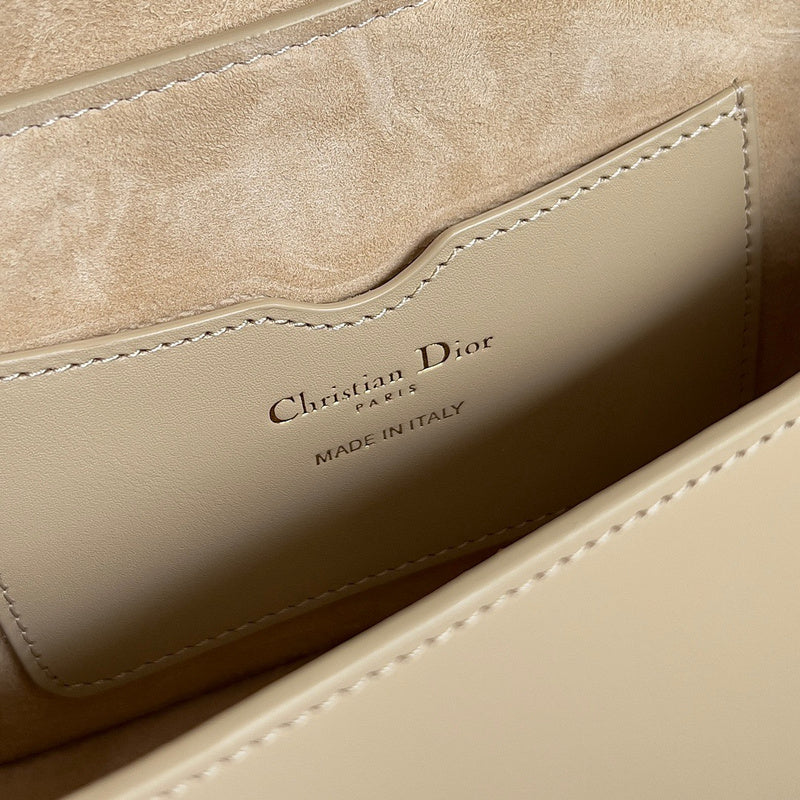 Front view of premium sleek women's handbag – women's luxury accessory