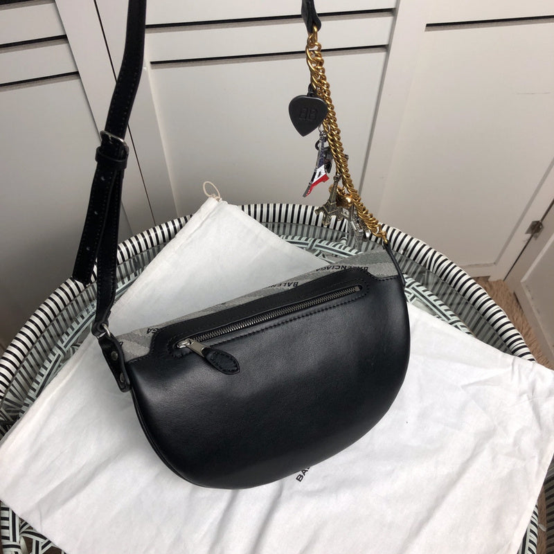 Handle and strap detail of statement signature women's handbag – women's premium purse
