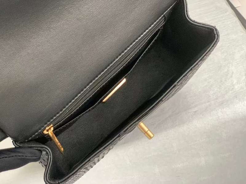 Zivas Charm Versatile Design Luxury Handbag (Effortless Style Upgrade) – Styled Look