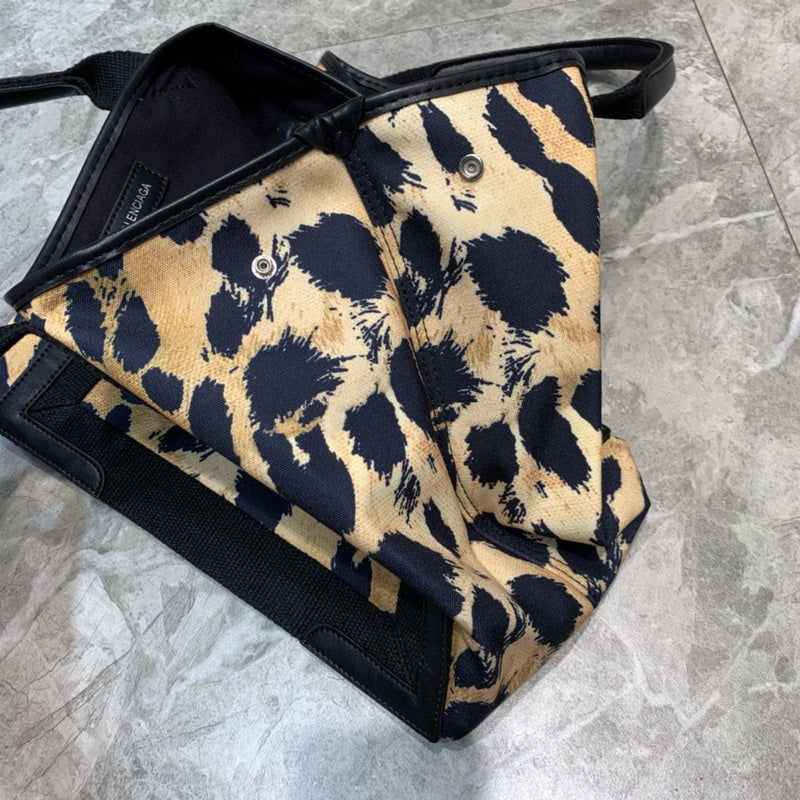 Structured Vegan Leather Handbag - Chic Everyday Appeal | Women's Luxury Handbag #647 - back view (image 4) of designer-inspired handbag