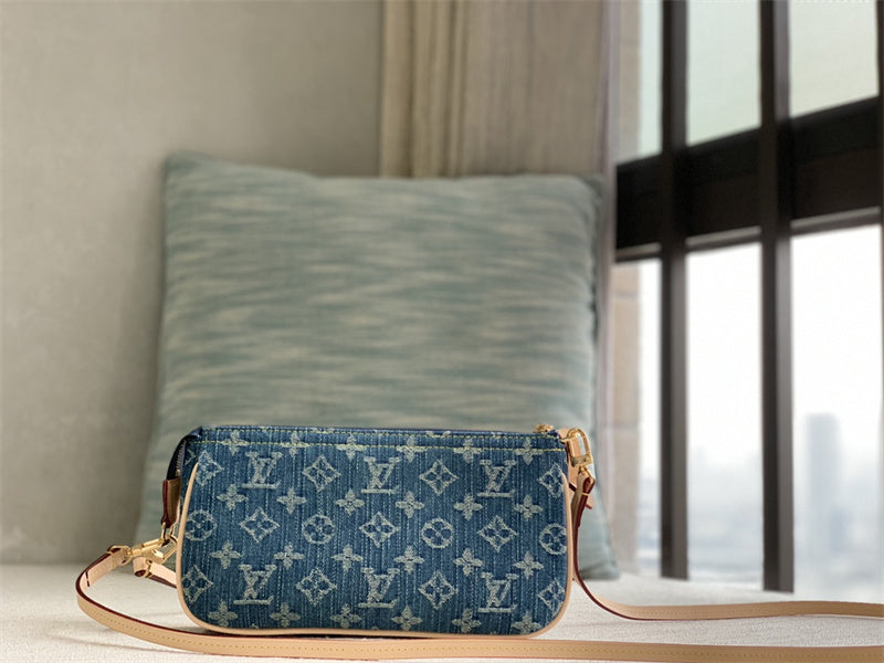  everyday bag interior and compartment view 9