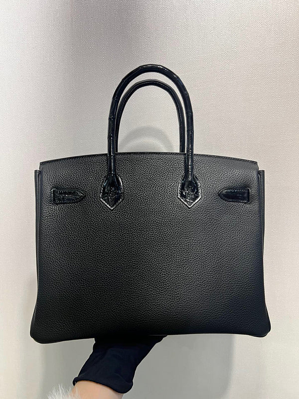Interior view of effortless premium bag