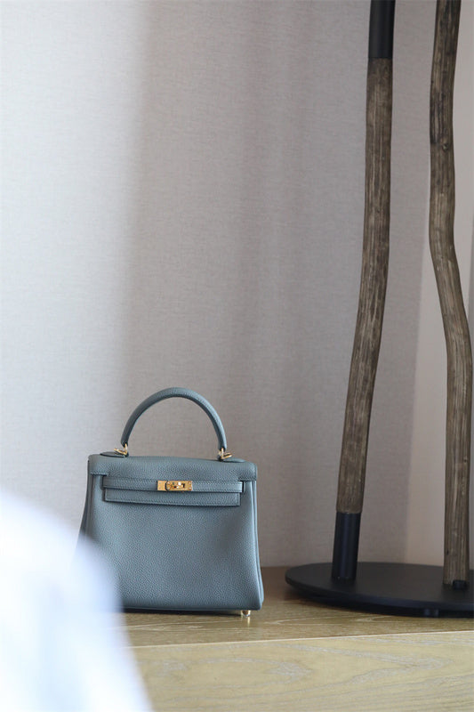  structured bag interior and compartment view