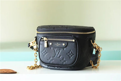  chic shoulder bag detail view showing craftsmanship 14