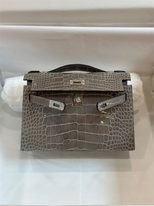  carryall bag interior and compartment view
