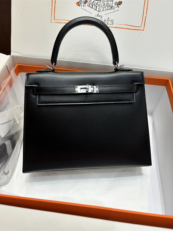 Graceful handbag styled for everyday wear