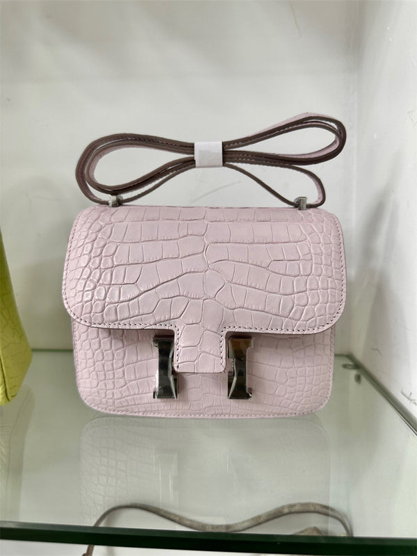  Smart shoulder bag front view