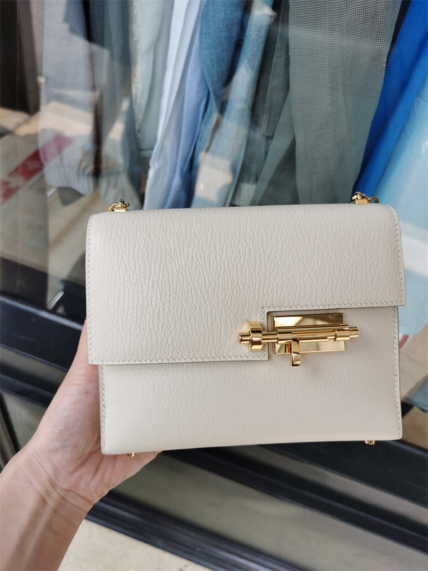  Clean-Lined structured bag front view 7