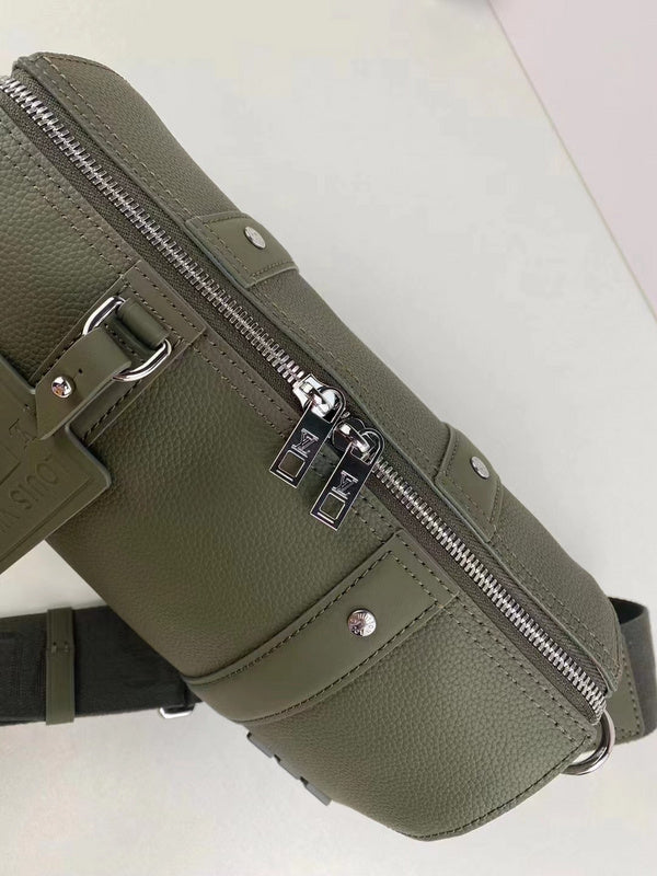 Styled lifestyle shot of premium everyday-luxe women's handbag – women's designer-style accessory