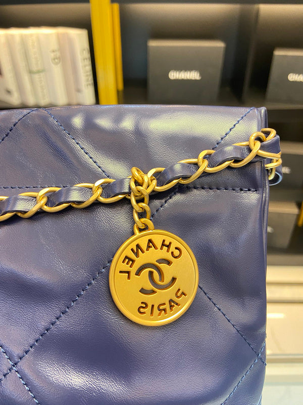  spacious purse view 6