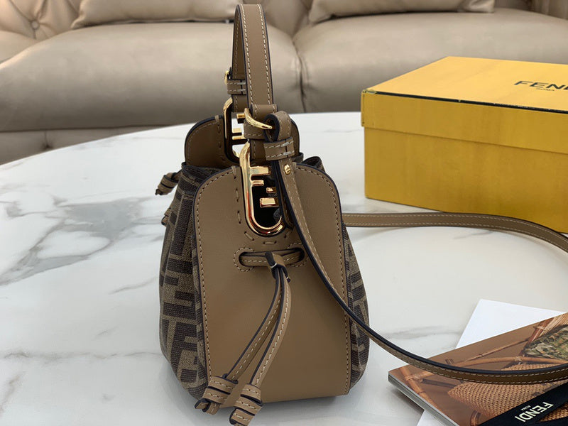 Ziva's Charm handbag – close-up view (21cm*17cm*14cm)