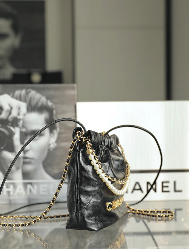 Ziva's Charm handbag – back view (one versatile size)